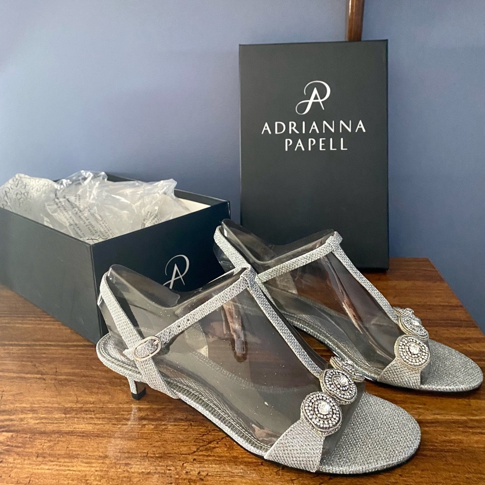 NEVER WORN! Adrianna Papell Silver Sparkle Kitten Heels